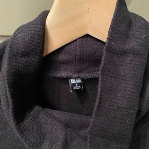 Uniqlo turtleneck top in size small